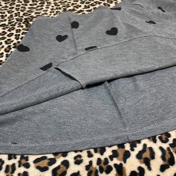 H&M Grey Hearts 🖤 Skater Skirt Medium Pleated Stretch Zipper Black Prep Summer - Picture 10 of 12